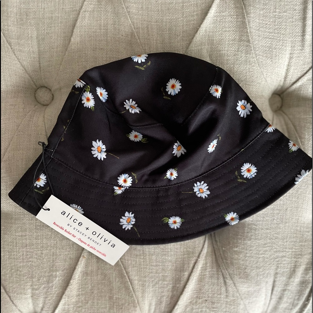 Alice + Olivia by Stacey Bendet reversible bucket hat